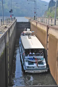 Personenschifffahrt mit Schleusung