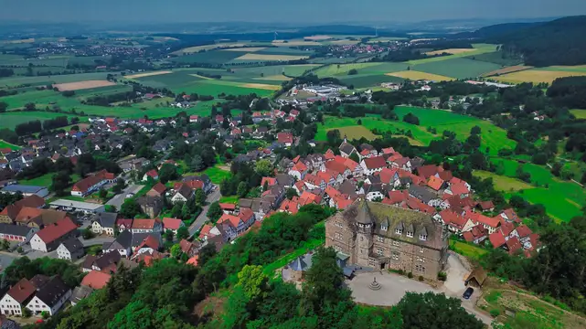 Burg und Schwalenberg von oben