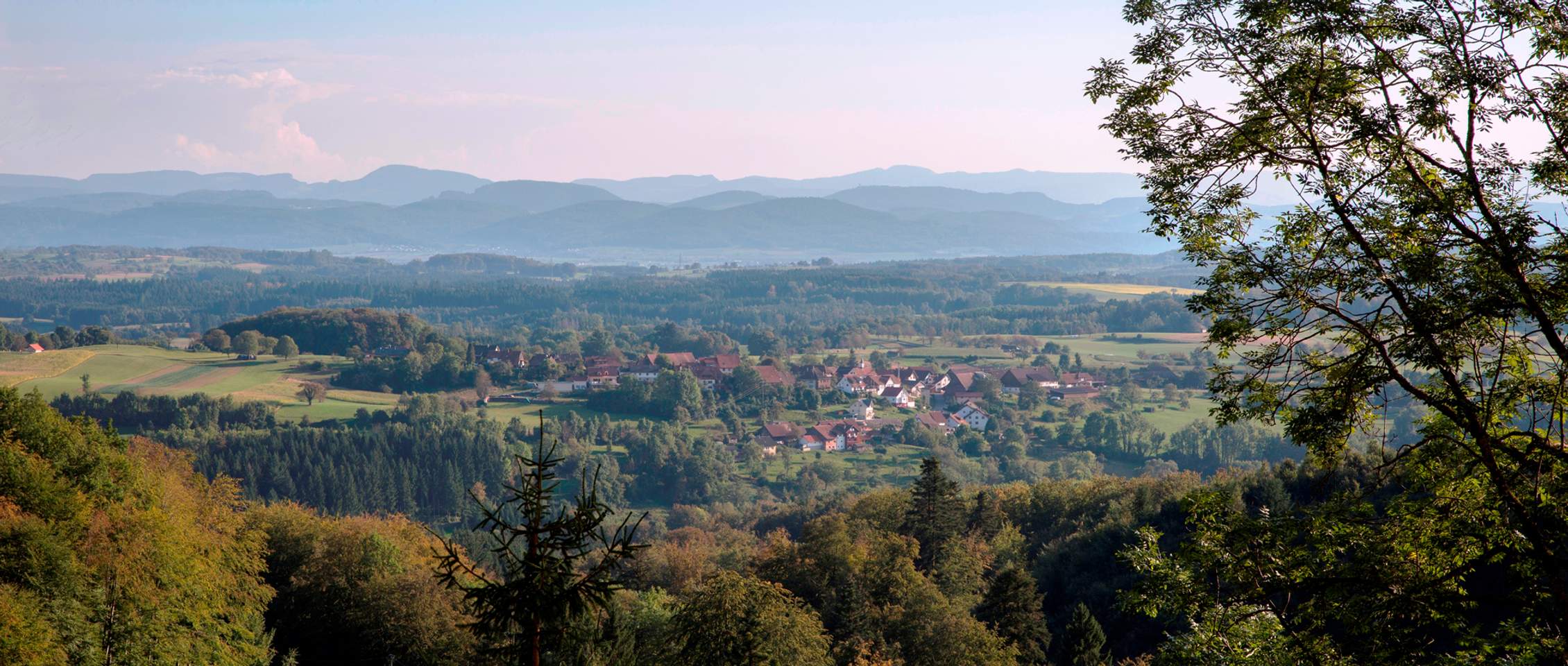 Schopfheim im Dreiländereck Schweiz-Frankreich-Deutschland: Wandern und Genießen