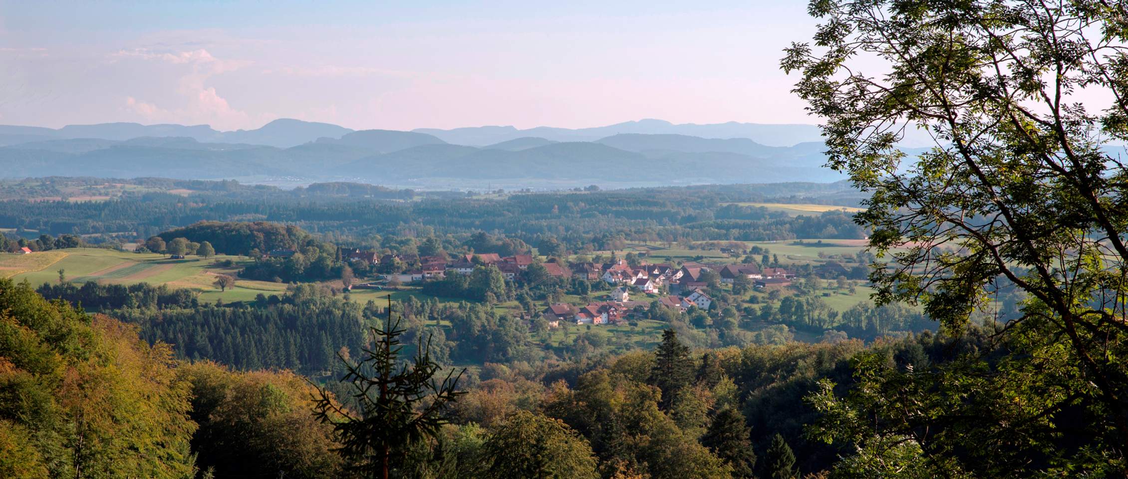 Schopfheim im Dreiländereck Schweiz-Frankreich-Deutschland: Wandern und Genießen