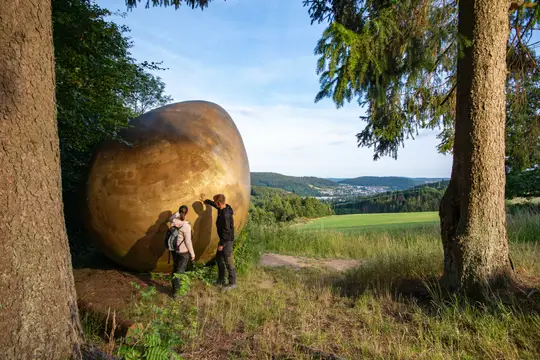 Goldenes Ei am WaldSkulpturenWeg