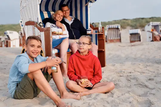 Familie am Spiekerooger Strand