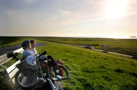 Radlerpause am Elberadweg in Balje
