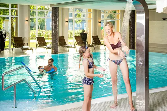 Schwimmbad des Wellnessbereichs